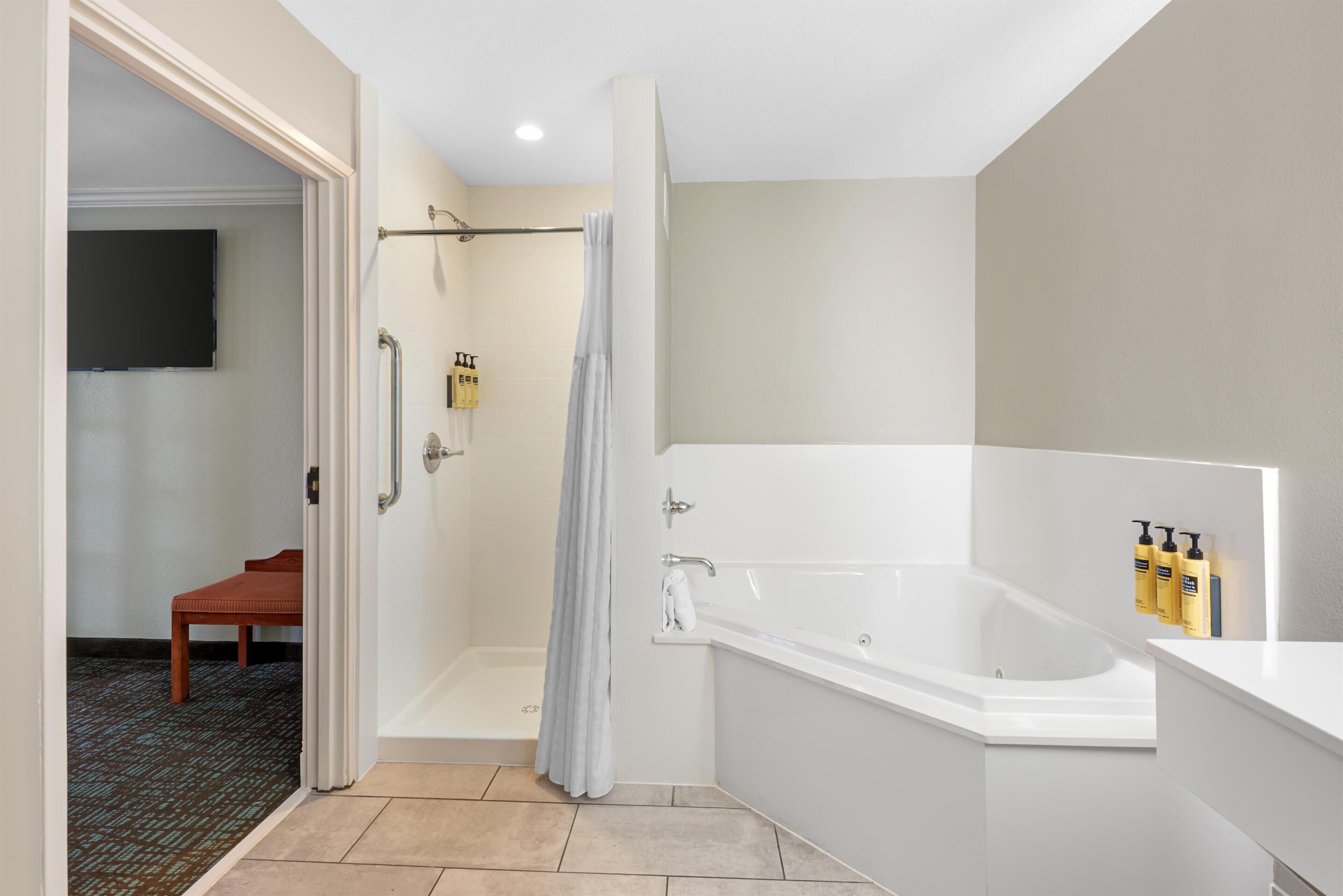 Royal Suite, 1 King Bed, Non Smoking, Jetted Tub (Four Poster Bed) | Bathroom | Eco-friendly toiletries, hair dryer, towels, soap