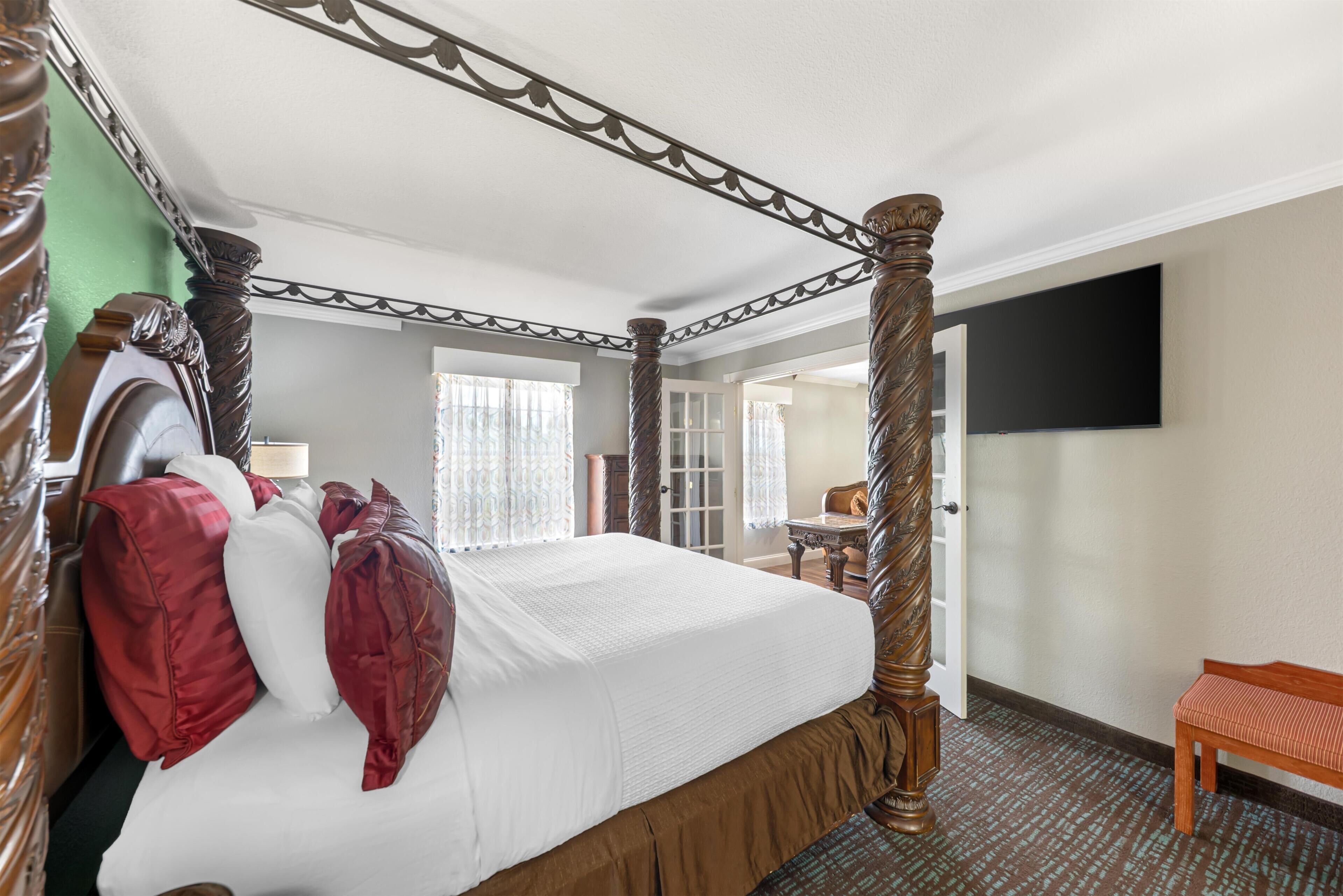 Royal Suite, 1 King Bed, Non Smoking, Jetted Tub (Four Poster Bed)