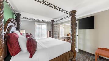 Royal-Suite, 1 King-Bett, Nichtraucher, Whirlpool (Four Poster Bed) | Pillowtop-Betten, Schreibtisch, laptopgeeigneter Arbeitsplatz