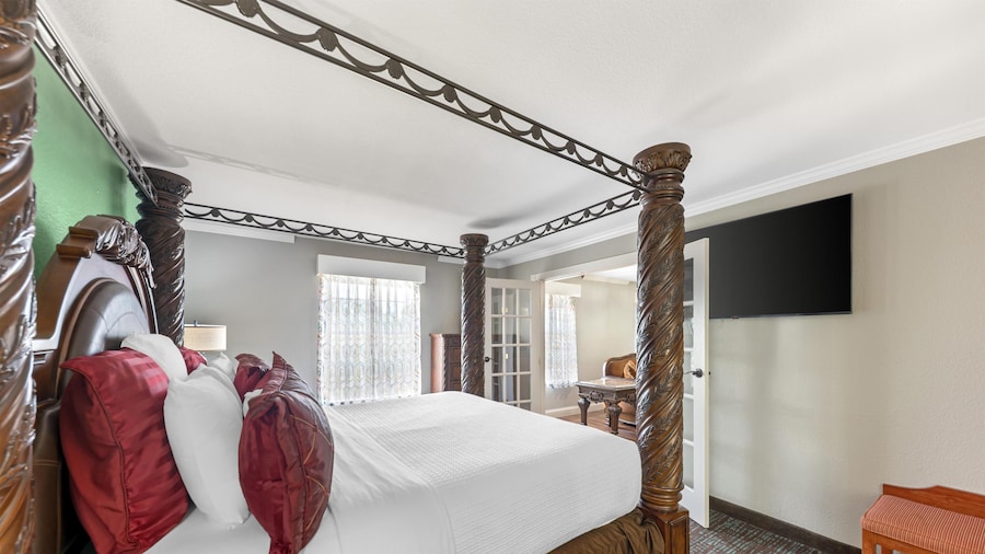 Best Western Plus Georgetown Inn & Suites