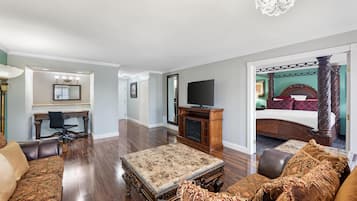 Royal Suite, 1 King Bed, Non Smoking, Jetted Tub (Four Poster Bed) | Pillow-top beds, desk, laptop workspace, iron/ironing board