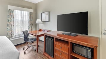 Standard Room, 1 King Bed, Accessible, Refrigerator & Microwave | Pillow-top beds, desk, laptop workspace, iron/ironing board