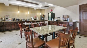 فطور كامل مجانًا