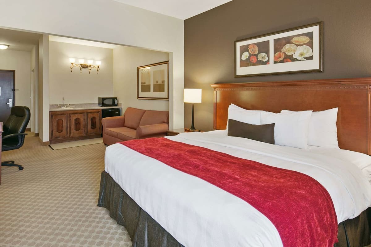 Pillow-top beds, desk, laptop workspace, iron/ironing board