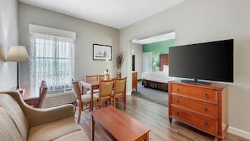 Presidential Suite, 1 King Bed, Non Smoking, Jetted Tub | Pillow-top beds, desk, laptop workspace, iron/ironing board