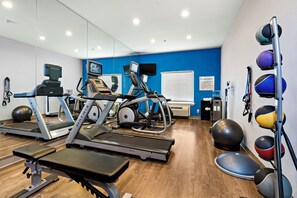 A fitness center with treadmills, elliptical machines, and a variety of exercise balls. - Holiday Inn Express Hotel & Suites Kilgore by IHG (Kilgore)