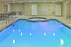Una piscina cubierta