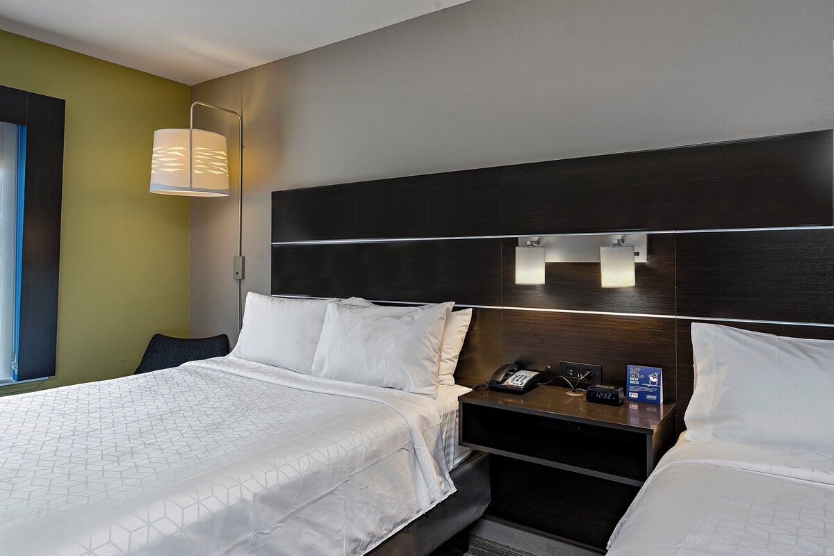 Egyptian cotton sheets, premium bedding, down duvets, pillow-top beds