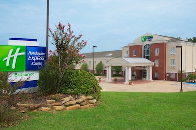 Holiday Inn Express Hotel & Suites Livingston by IHG