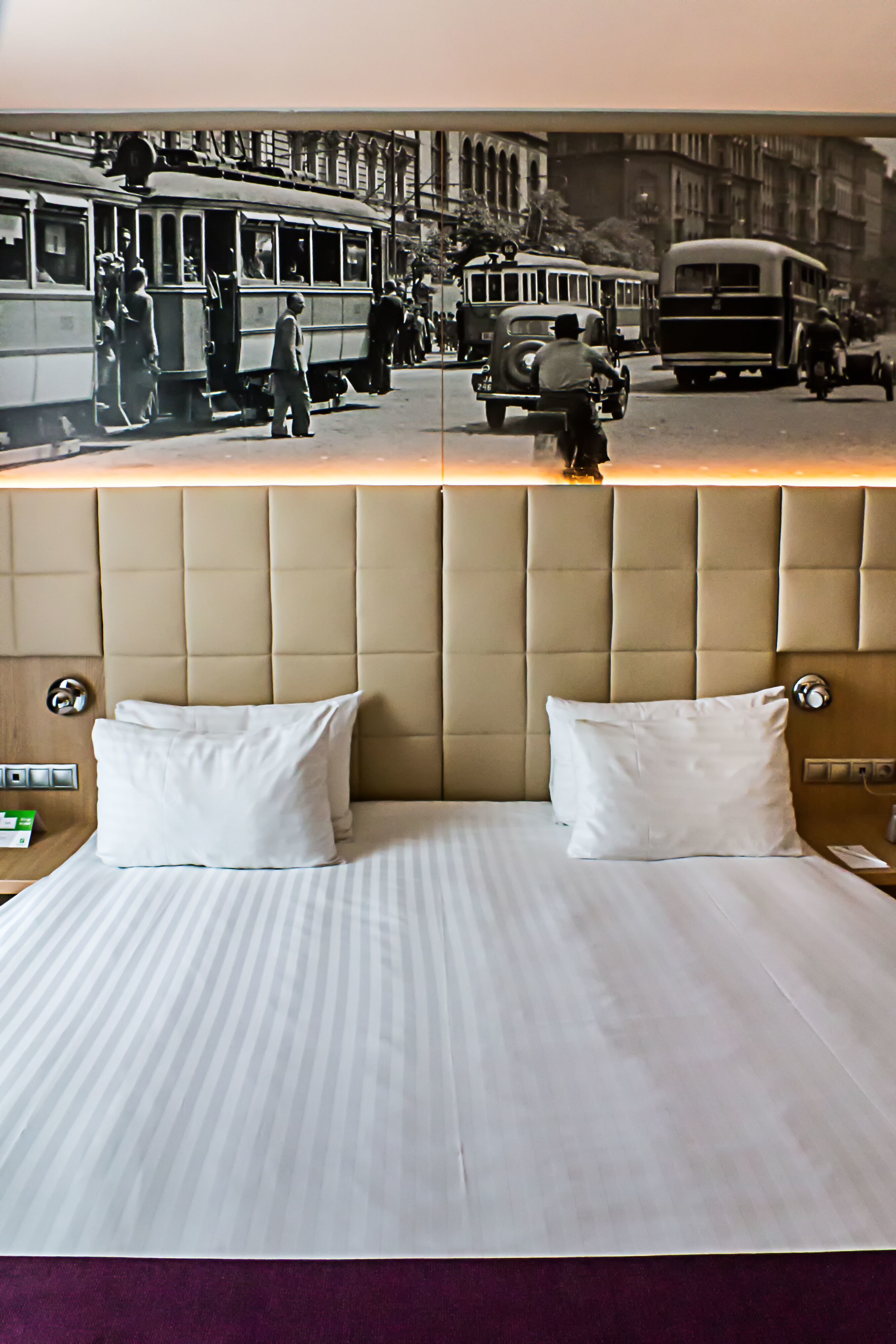 suite, 1 king bed with sofa bed | 1 bedroom, minibar, in-room safe, desk