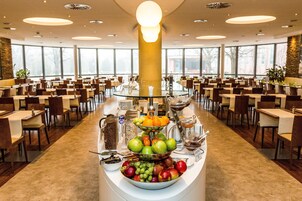 Daily buffet breakfast (HUF 6000 per person)