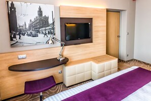 Svit - 1 kingsize-säng med bäddsoffa | Minibar, värdeförvaringsskåp på rummet och skrivbord