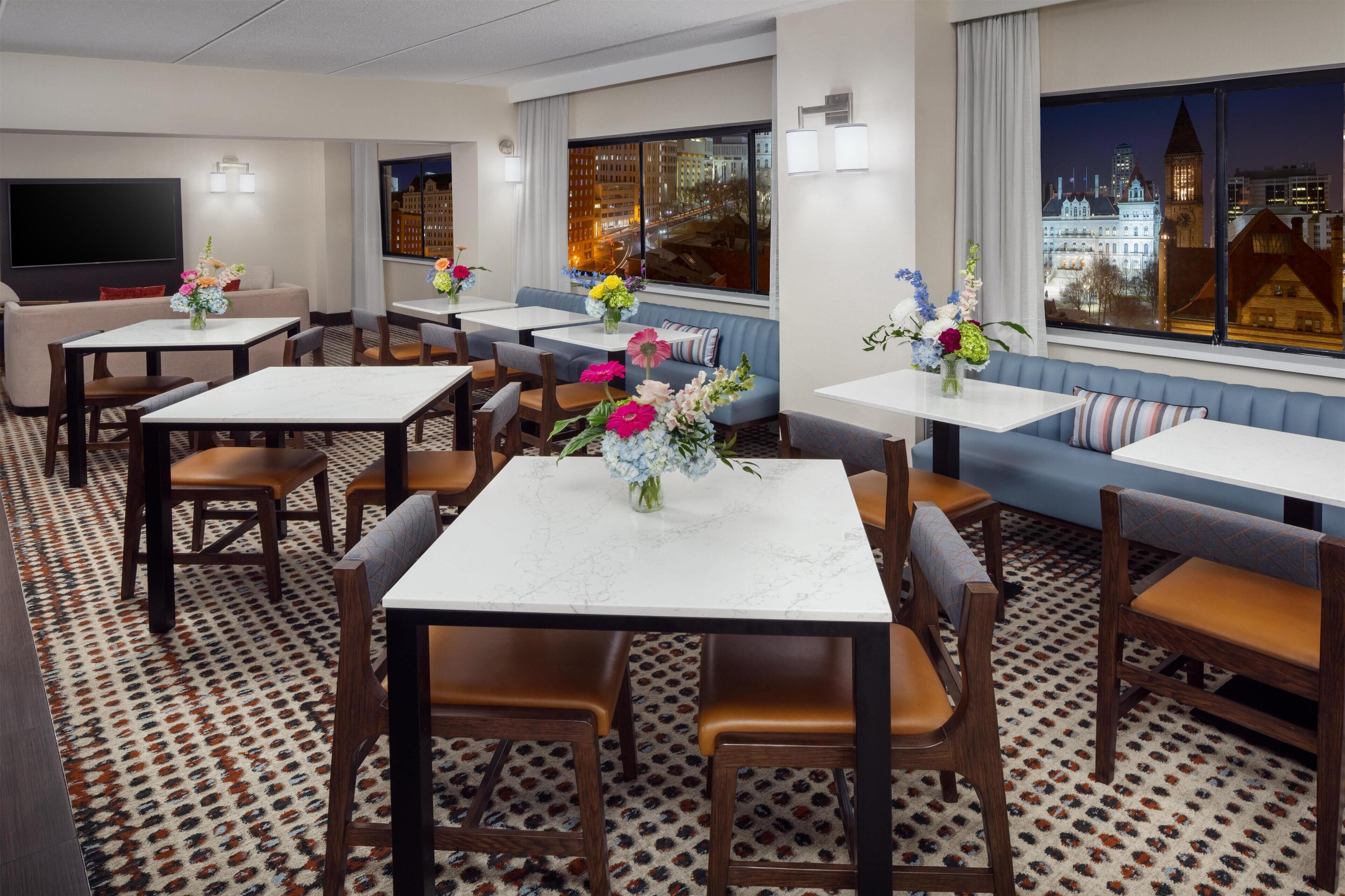 LCD-televisio, maksullisia elokuvia, MP3-telakointiasema