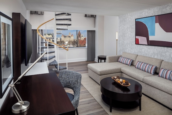 Suite | City view