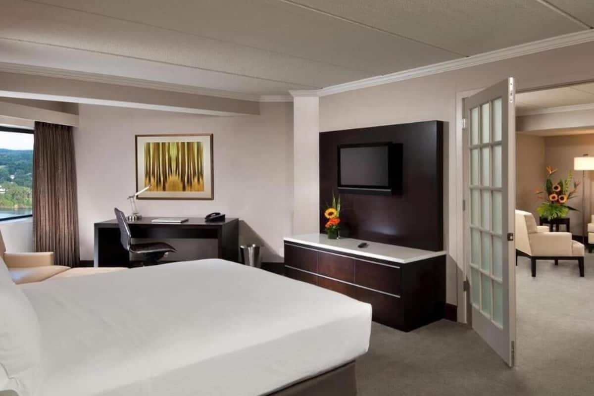 Premium bedding, down comforters, pillowtop beds, in-room safe