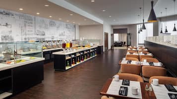 Café da manhã completo todos os dias mediante uma taxa