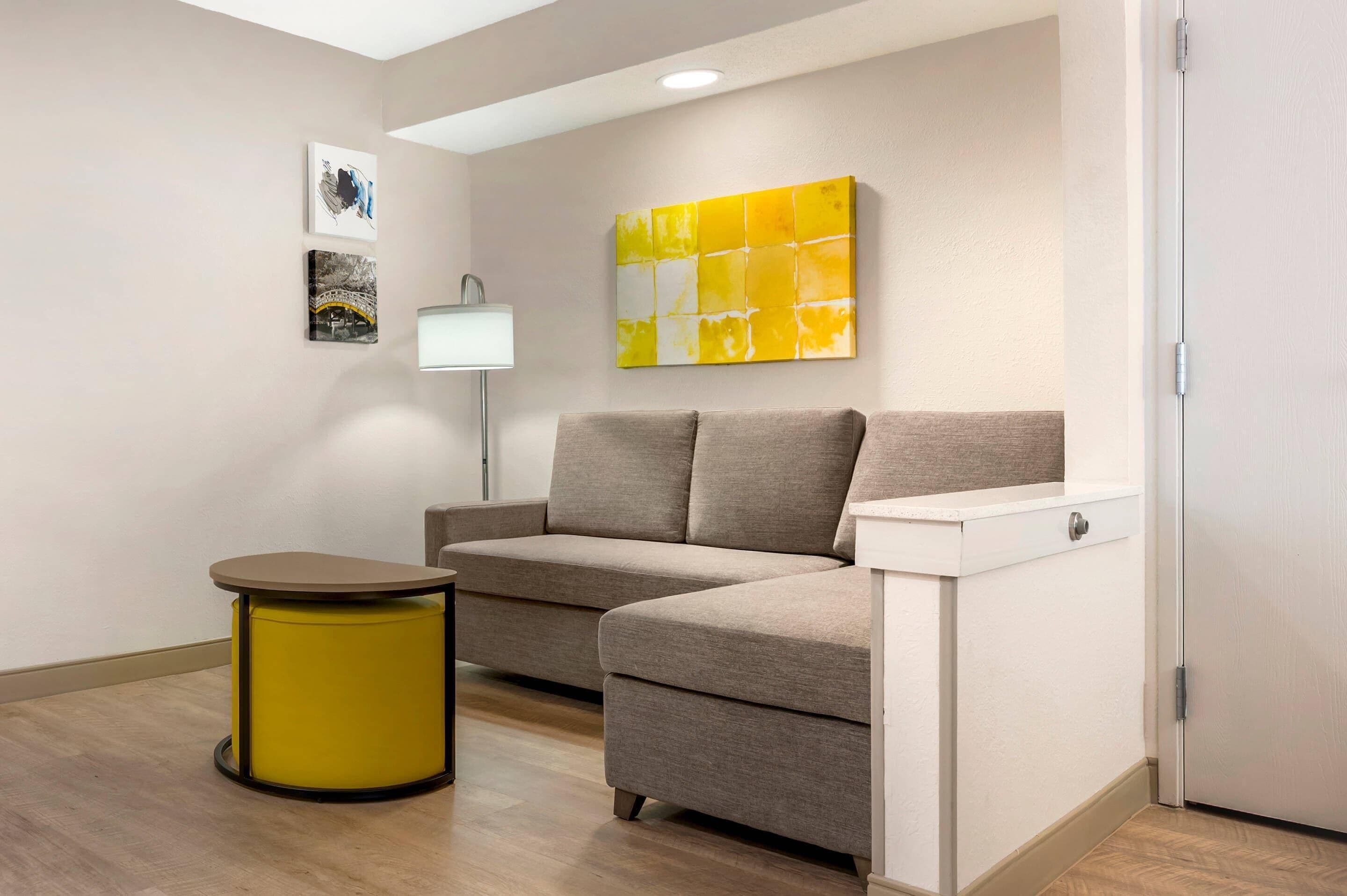 Suite, Multiple Beds, Non Smoking | Living area