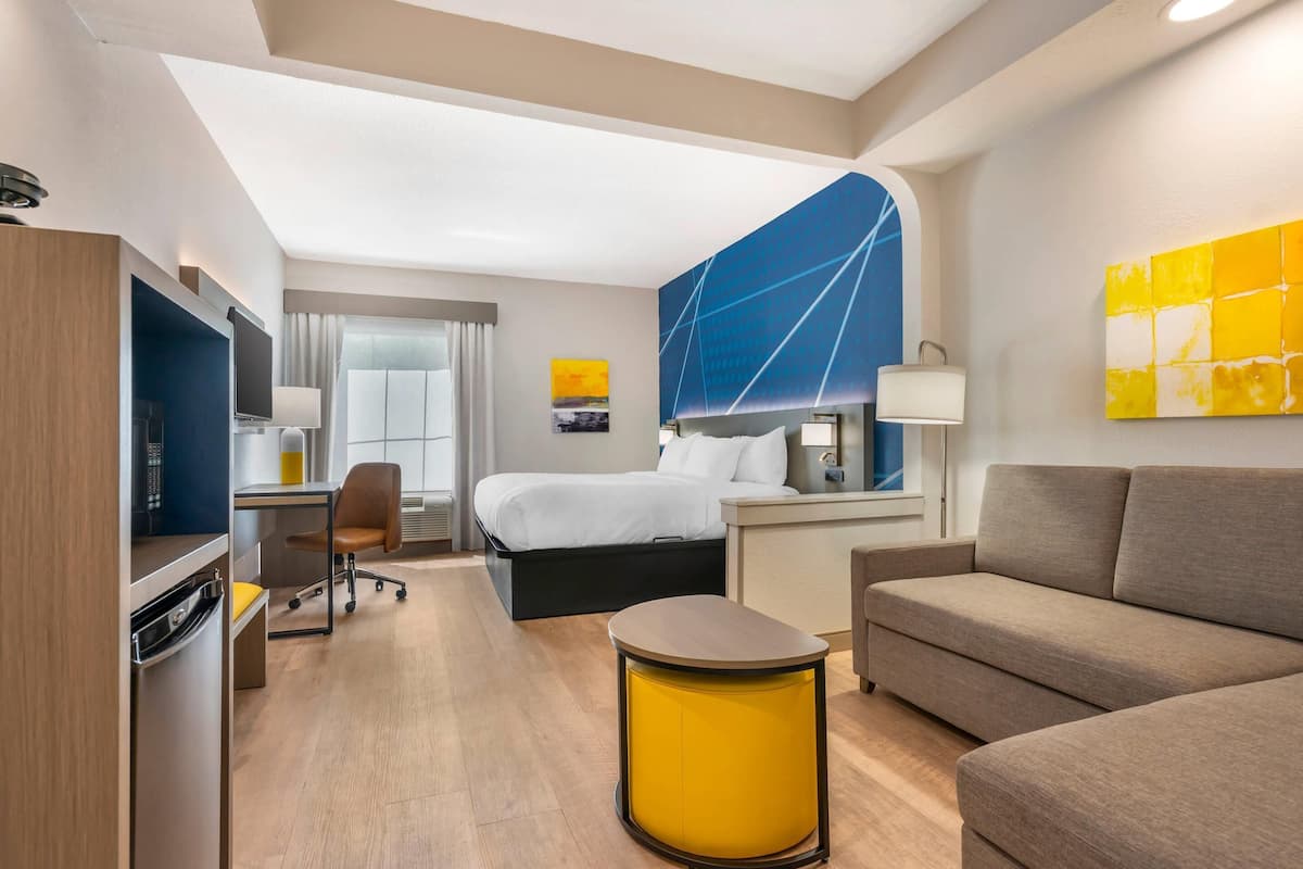 Suite, 1 King Bed, Roll-in Shower, Non Smoking | Premium bedding, desk, soundproofing, iron/ironing board