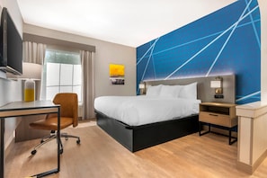 Suite, 1 King Bed, Roll-in Shower, Non Smoking
