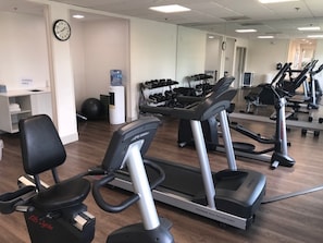 A gym with treadmills, a stationary bike, and free weights. - Holiday Inn Express Hotel & Suites Tracy by IHG (Tracy)