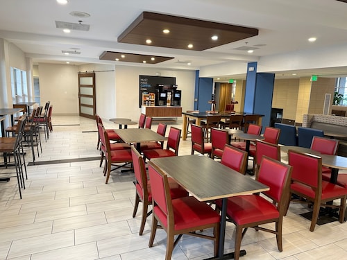 Holiday Inn Express Hotel & Suites Tracy by IHG
