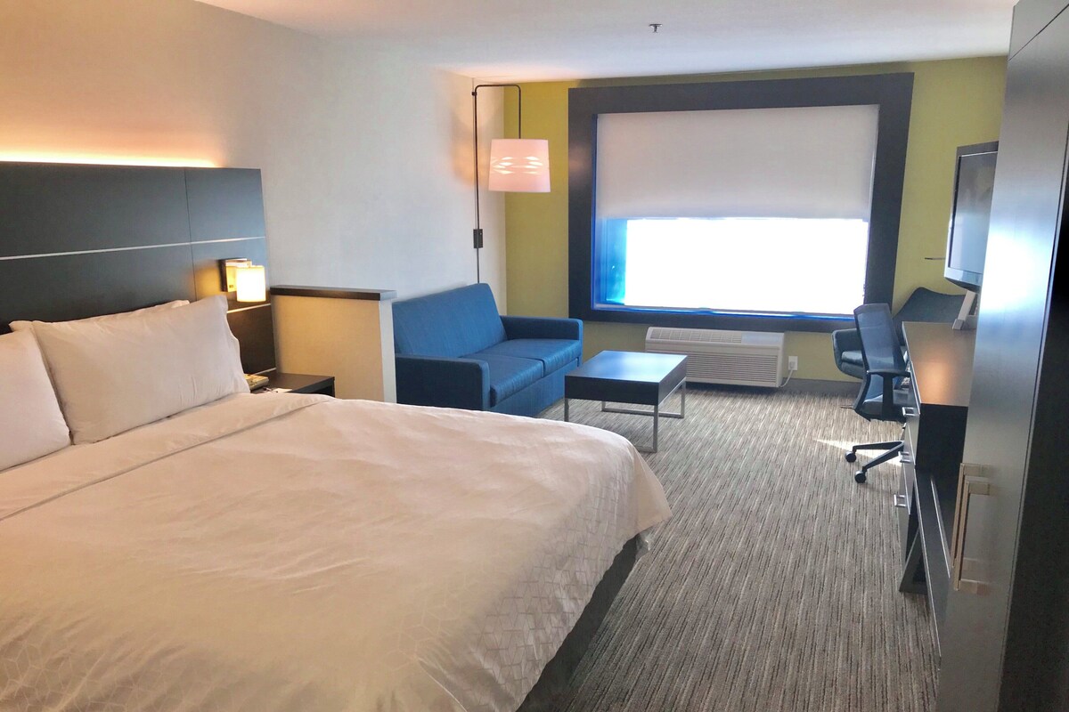 In-room safe, iron/ironing board, free cots/infant beds, rollaway beds