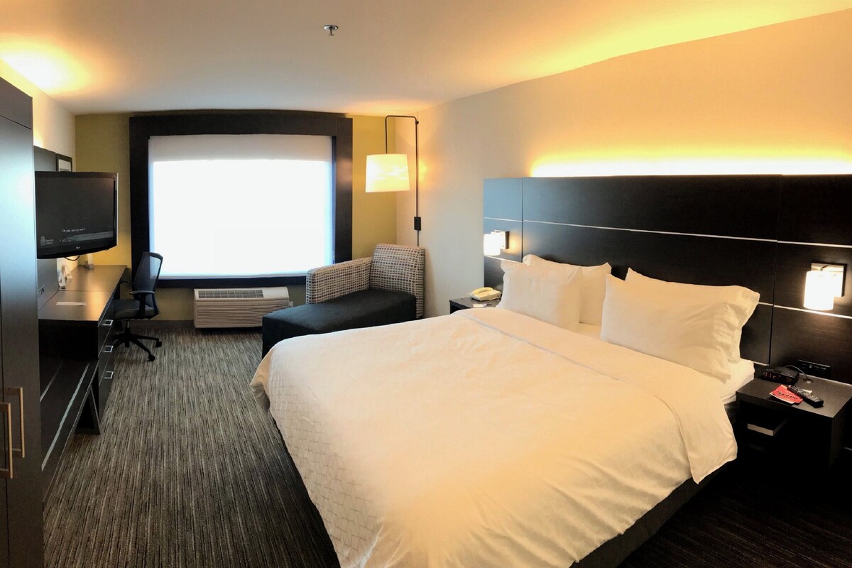 In-room safe, iron/ironing board, free cots/infant beds, rollaway beds