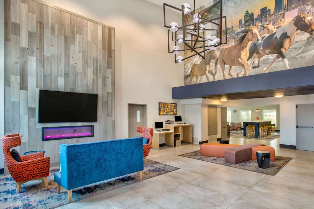 La Quinta Inn & Suites by Wyndham Dallas - Las Colinas