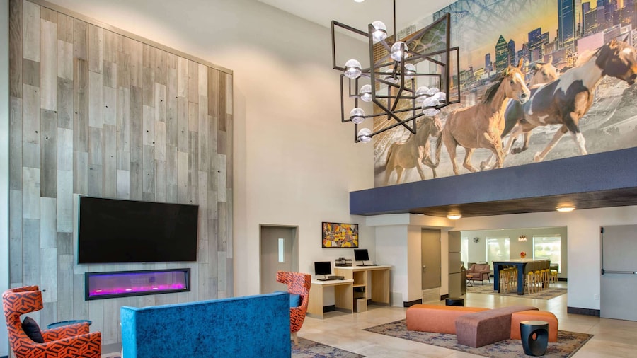 La Quinta Inn & Suites by Wyndham Dallas - Las Colinas