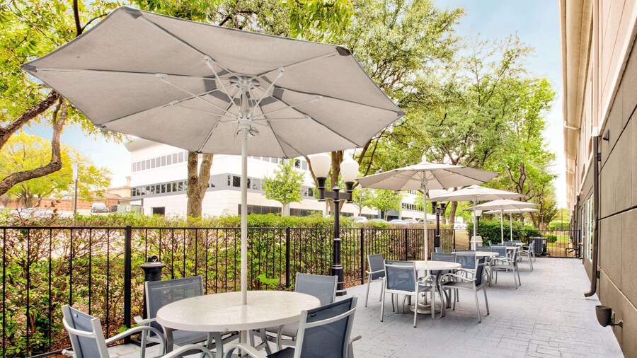La Quinta Inn & Suites by Wyndham Dallas - Las Colinas