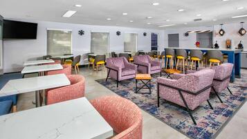 Tägliches inbegriffenes kontinentales Frühstück