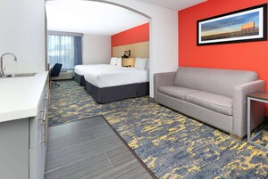 华丽套房, 2 张大床, 无烟房 | 高档床上用品、羽绒被、办公桌、笔记本电脑工作区