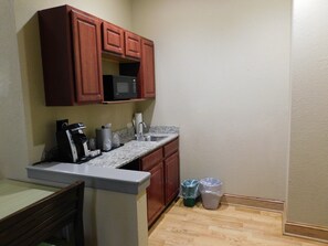 Standard Room, Multiple Beds | Private kitchenette