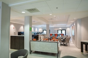 Breakfast and dinner served  - Holiday Inn Hotel & Suites Raleigh / Cary by IHG (Cary)