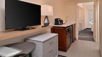 9 bedrooms, Egyptian cotton sheets, premium bedding, pillowtop beds