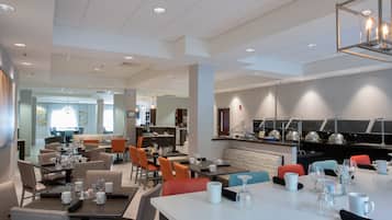 Dagelijks ontbijtbuffet (USD 13.00 per persoon)