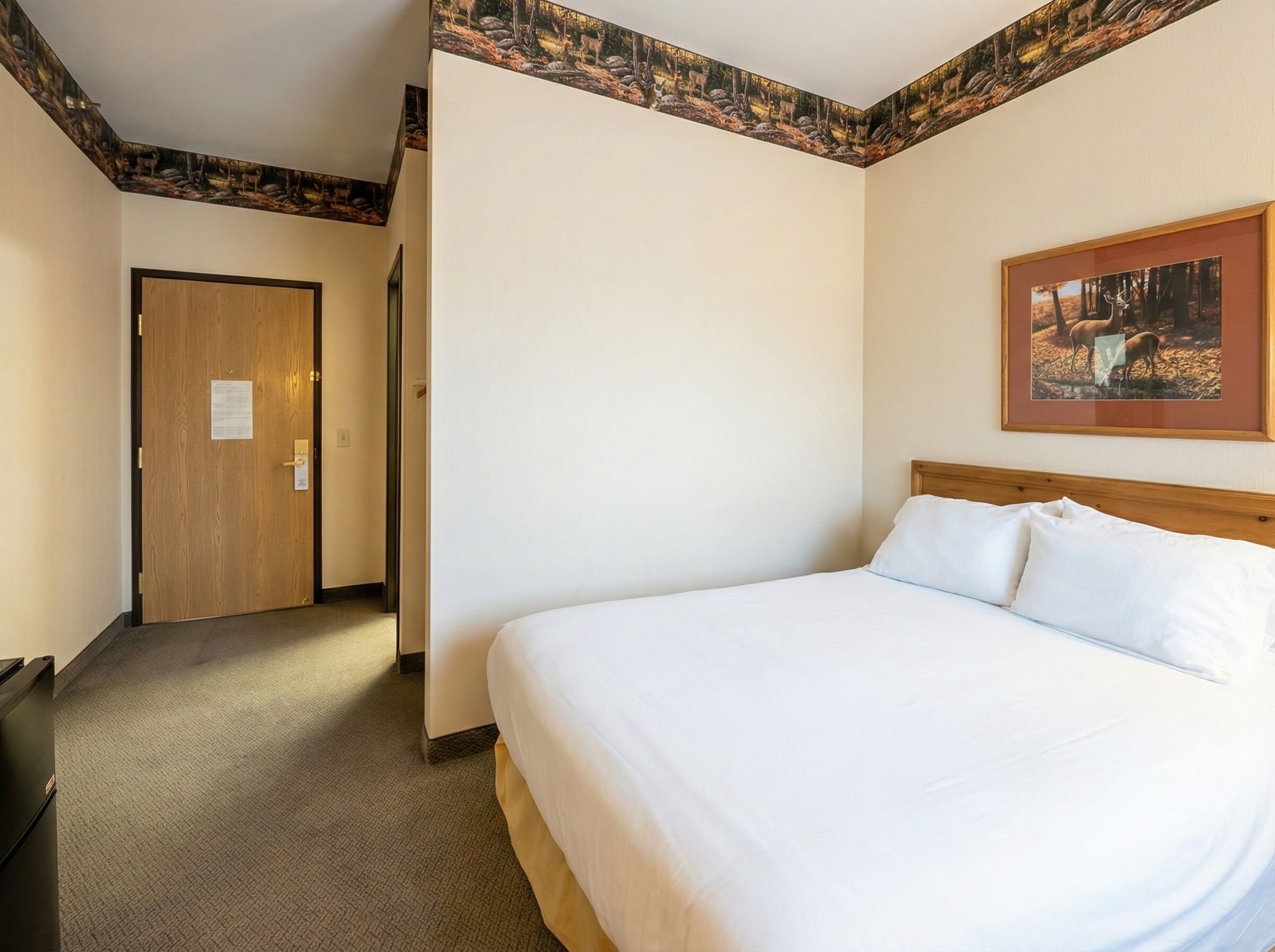 Room, 1 King Bed | Desk, free WiFi, bed sheets