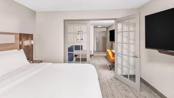 Premium bedding, in-room safe, desk, laptop workspace