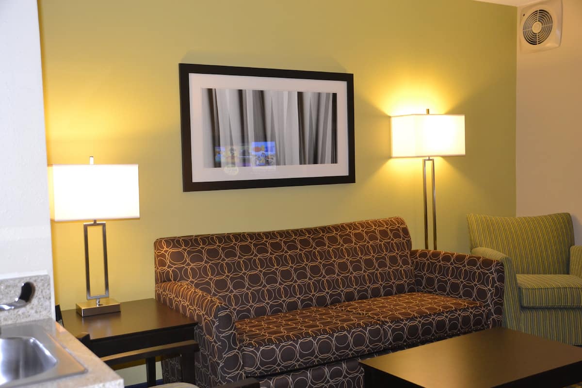 1 bedroom, premium bedding, in-room safe, desk