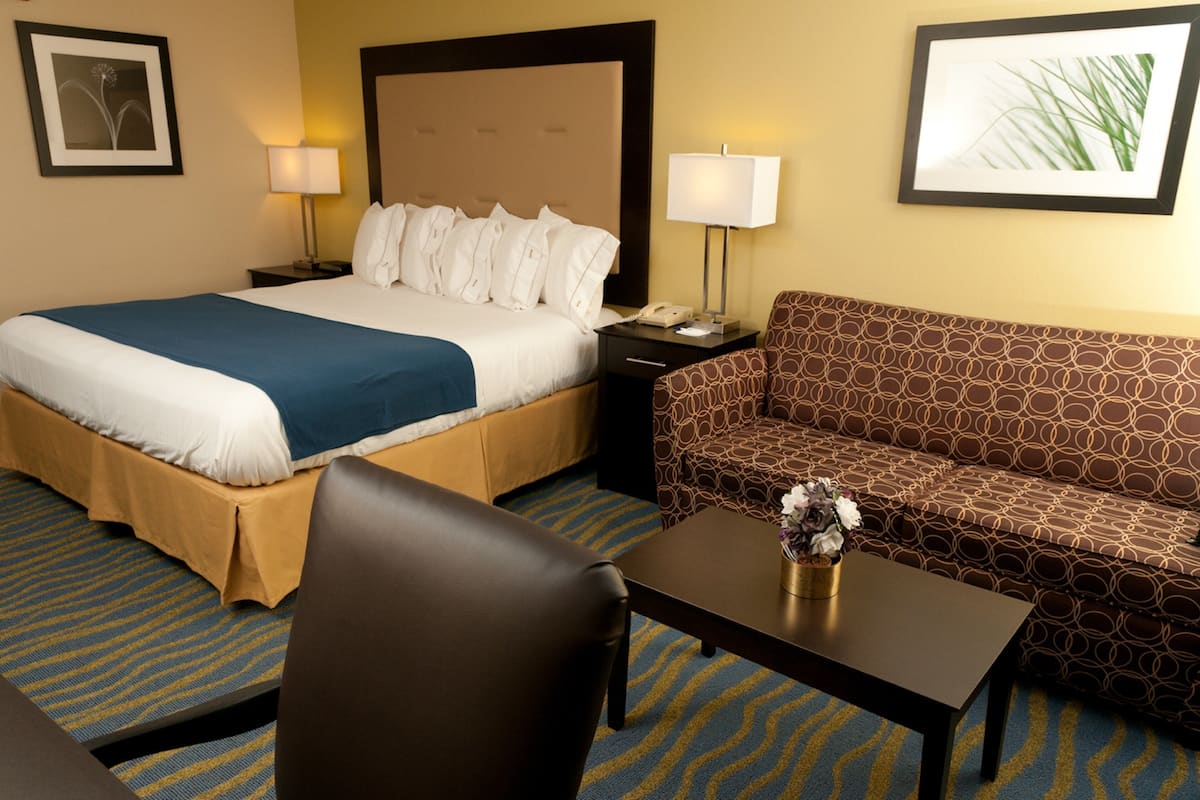 1 bedroom, premium bedding, in-room safe, desk