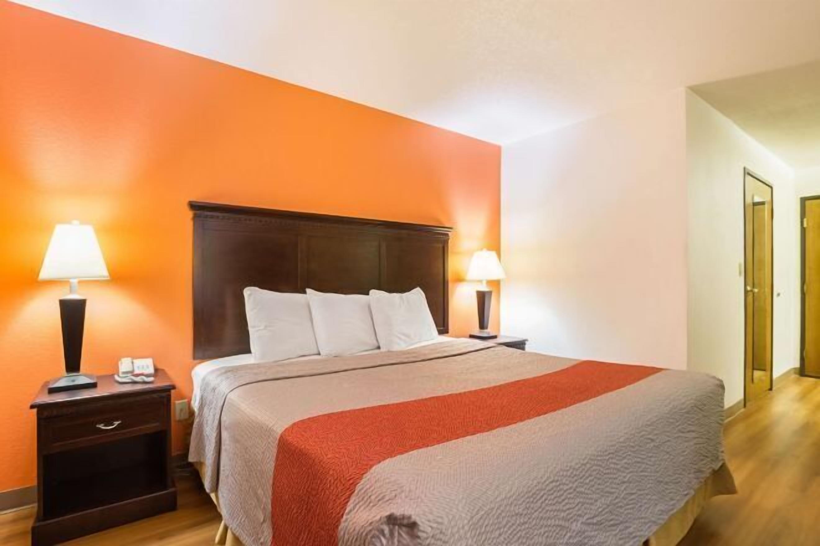 Escritorio, wifi gratis y ropa de cama 