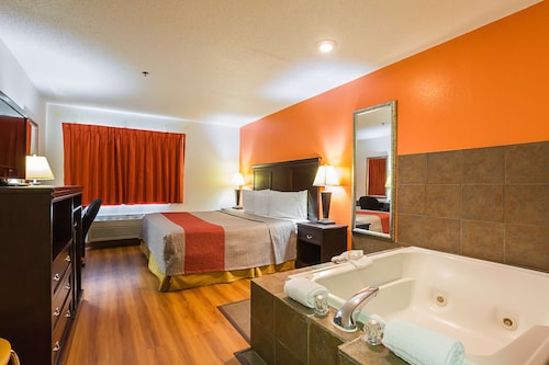 Motel 6 Waterloo, IA - Crossroads Mall - Cedar Falls