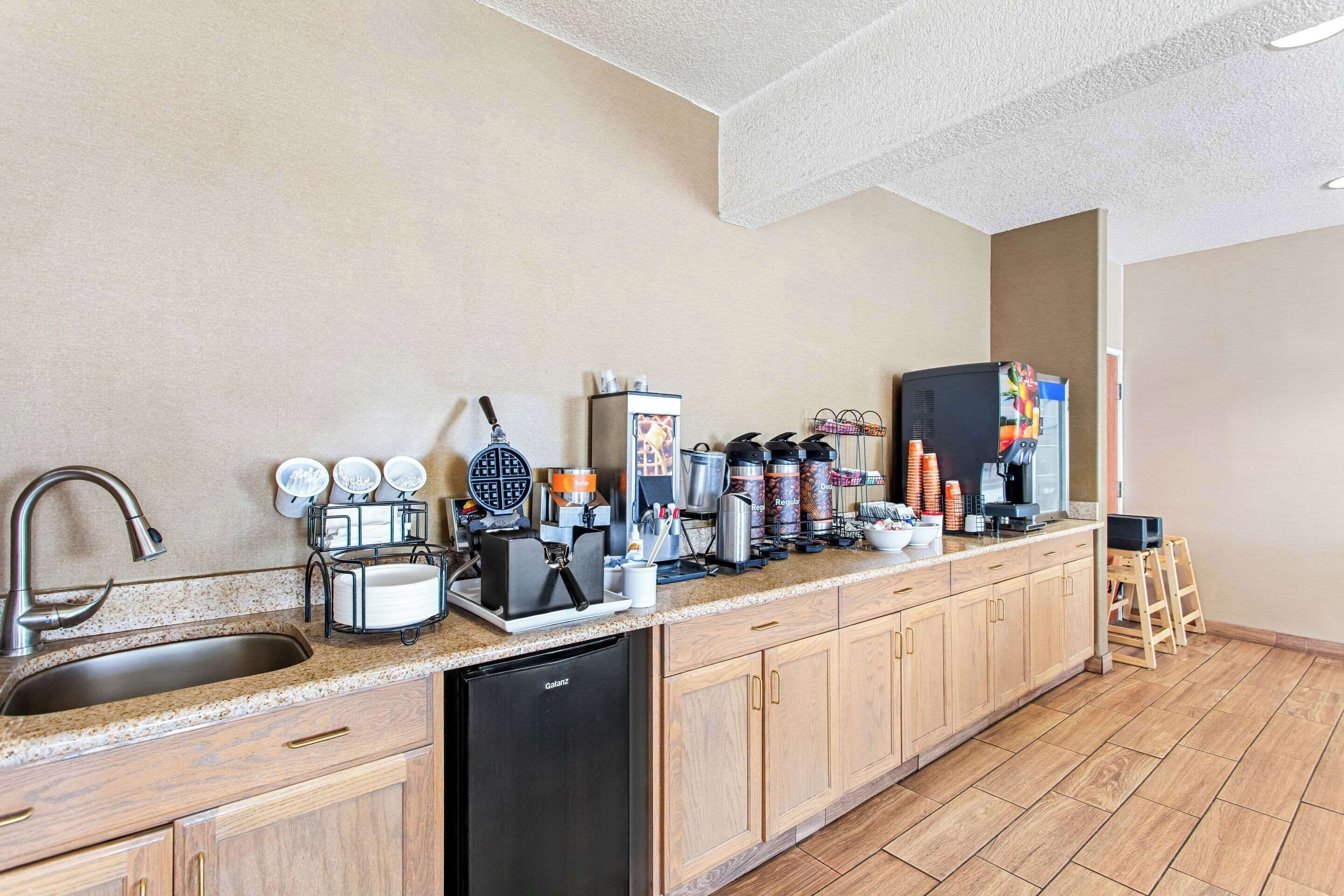 free buffet breakfast