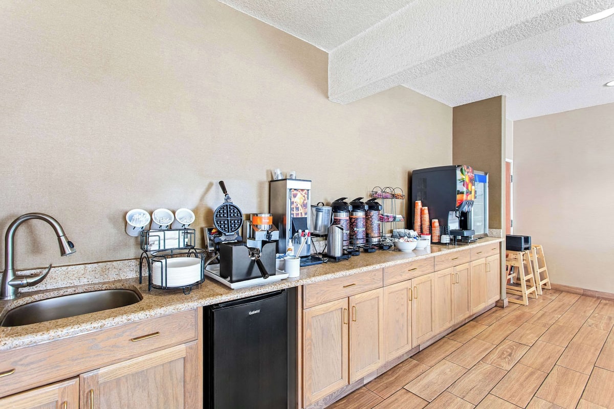 free buffet breakfast