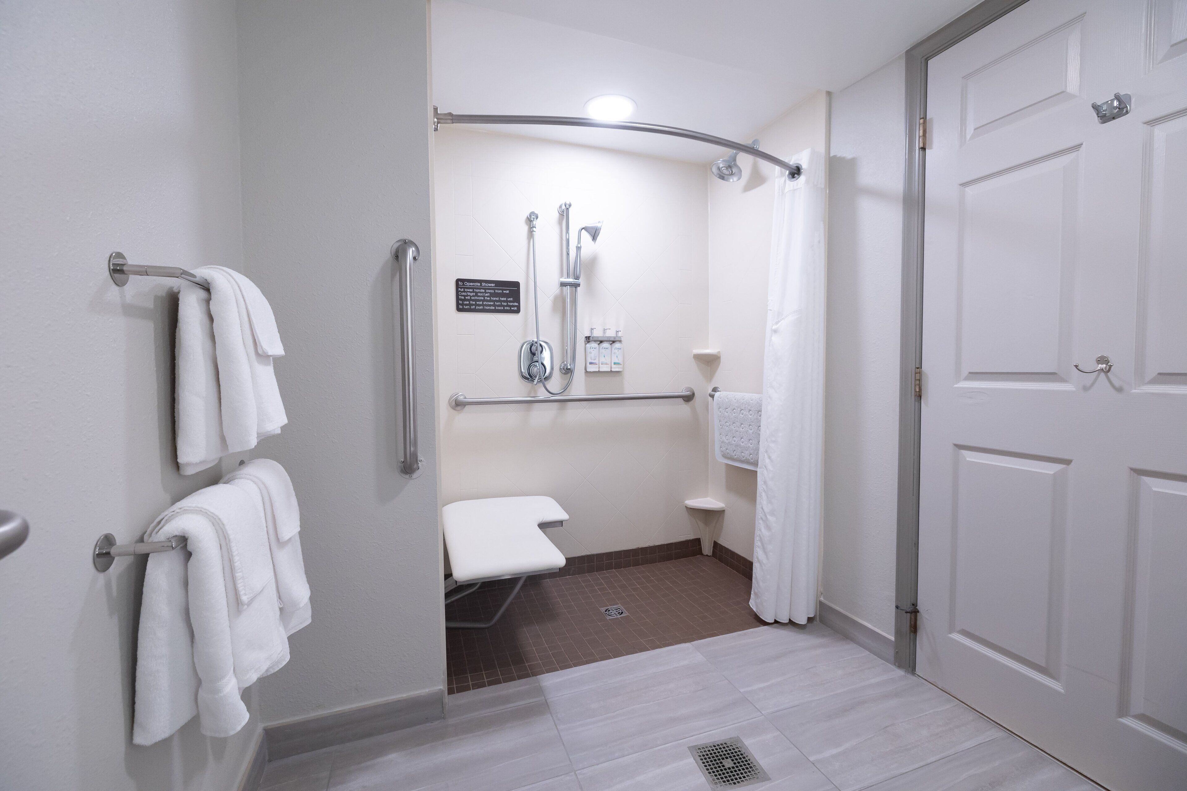 standard room, 1 king bed, mobility accessible (communications, transfer shower) | desk, laptop workspace, iron/ironing board, free cots/infant beds