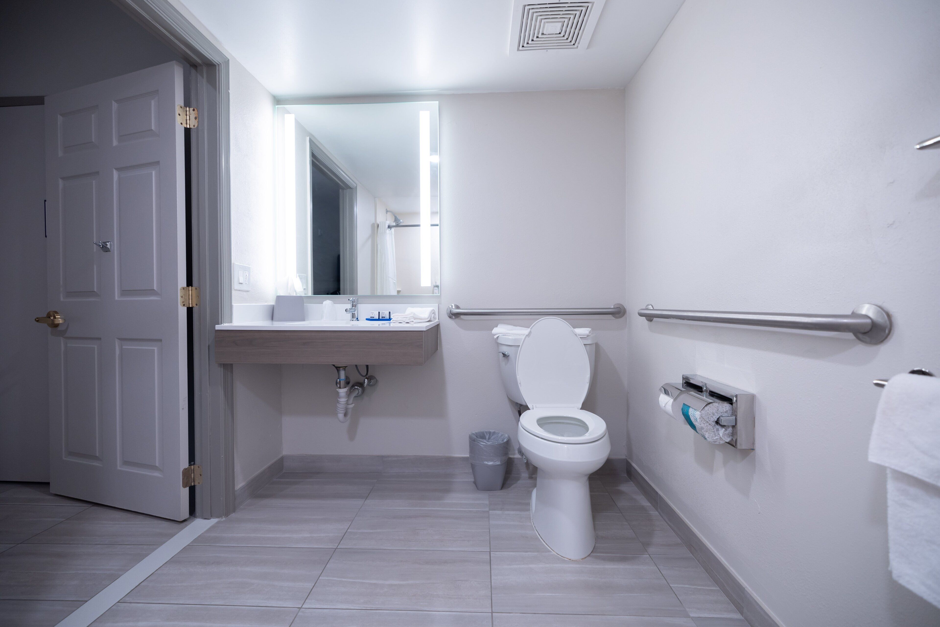 standard room, 1 king bed, mobility accessible (communications, transfer shower) | desk, laptop workspace, iron/ironing board, free cots/infant beds