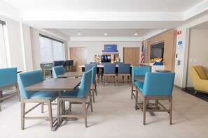 Free buffet breakfast 