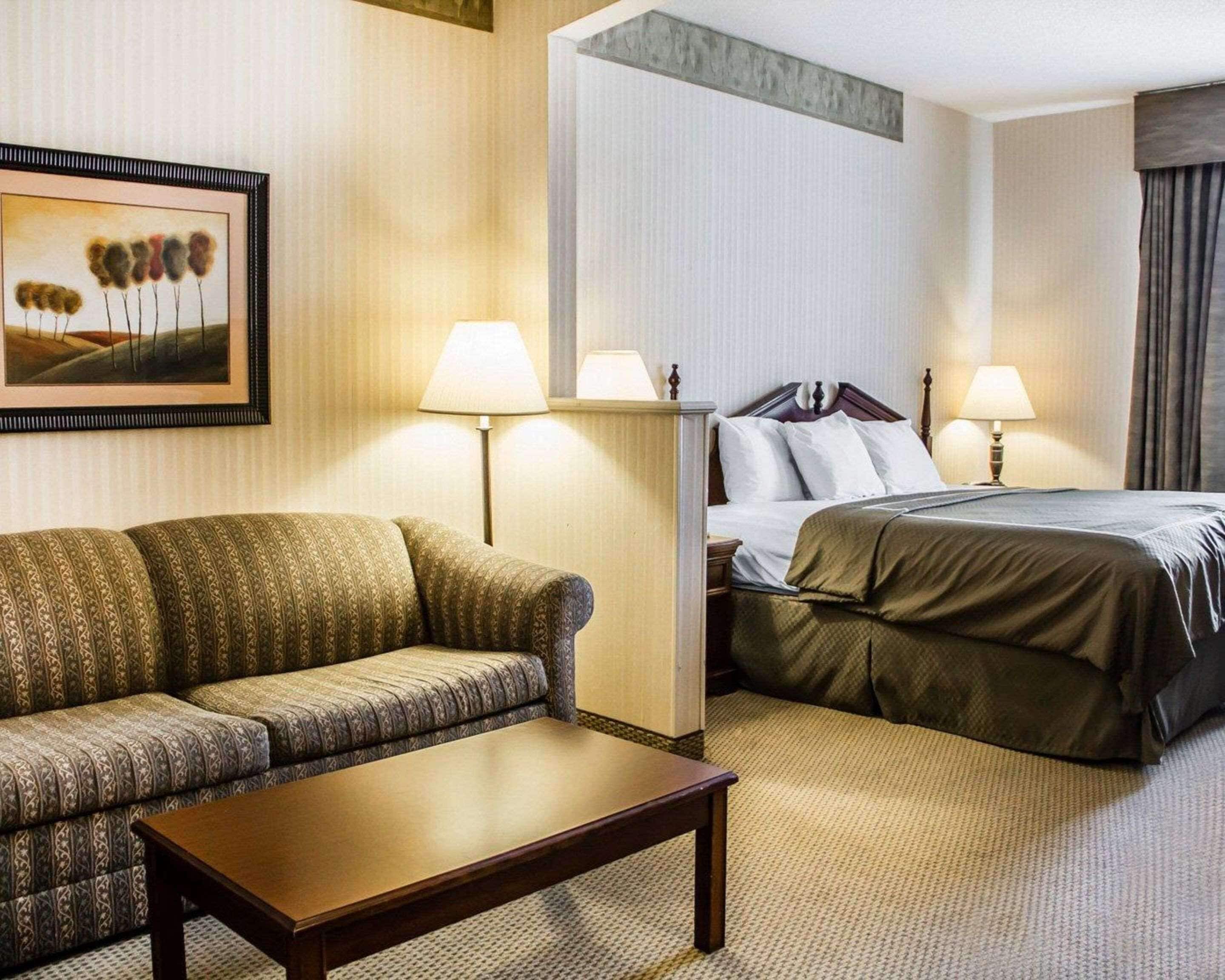 Skrivebord, mørklægningsgardiner, strygejern/strygebræt, gratis Wi-Fi