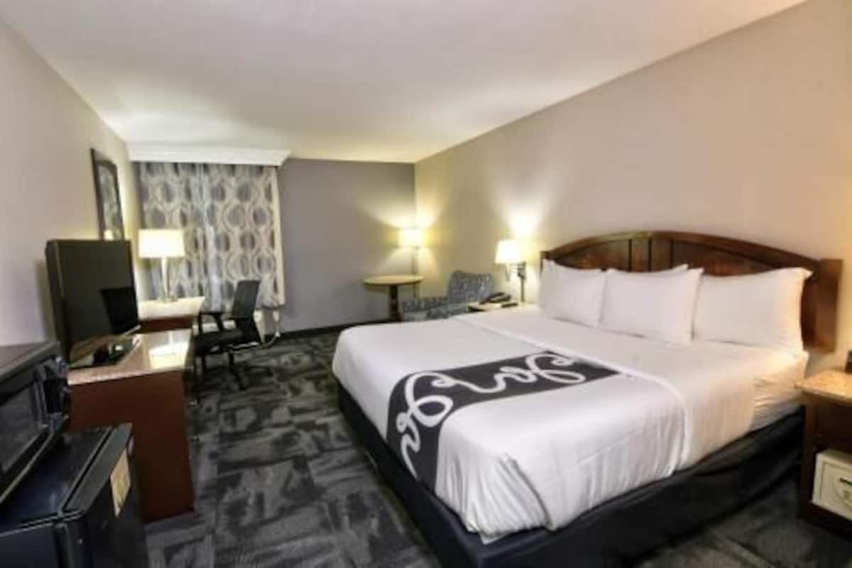 Premium bedding, down comforters, pillowtop beds, in-room safe
