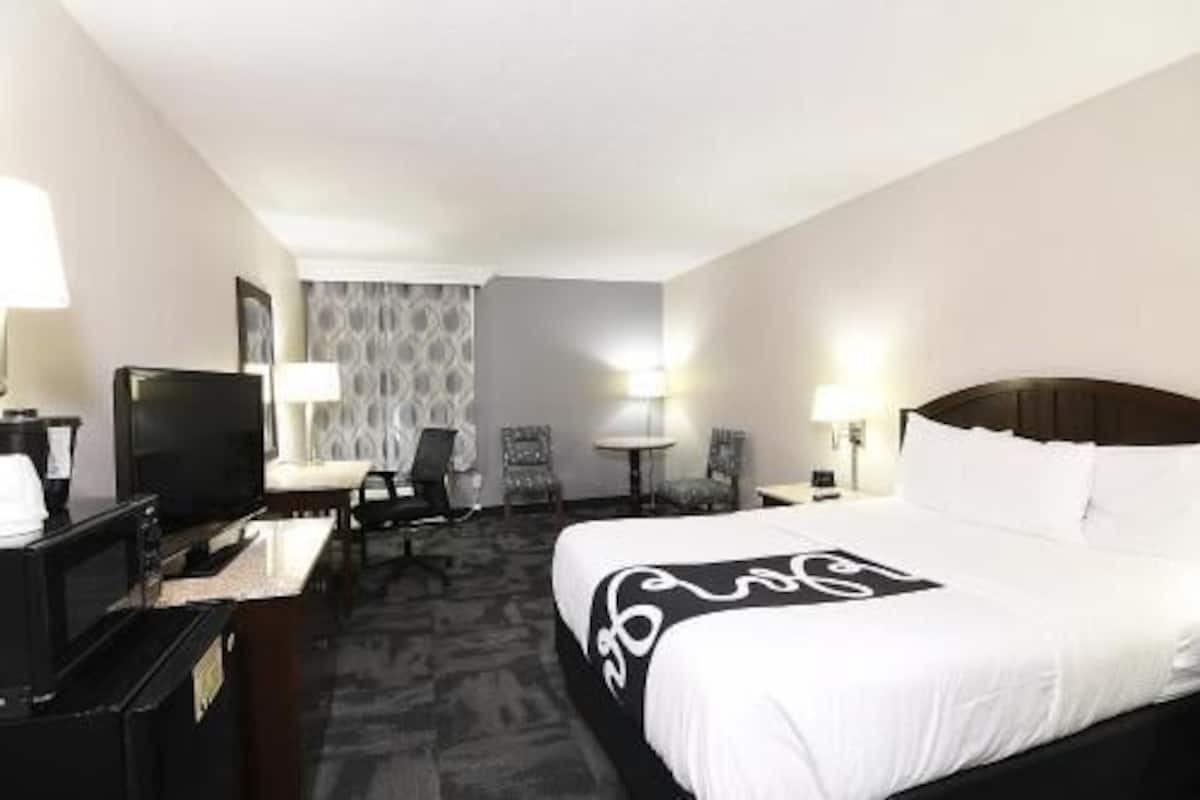 Premium bedding, down comforters, pillowtop beds, in-room safe